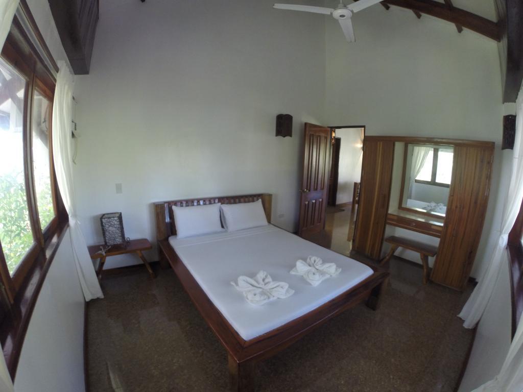 Ocean 101 Beach Resort General Luna  Chambre photo